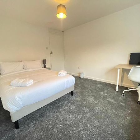 Spacious Bedroom In Beckton Londres Exterior foto